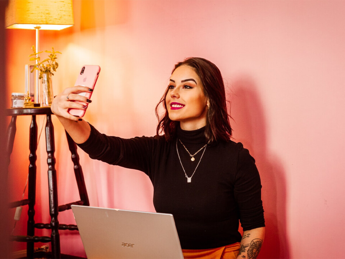 Trust In Online News Shifting From Reporters To Influencers