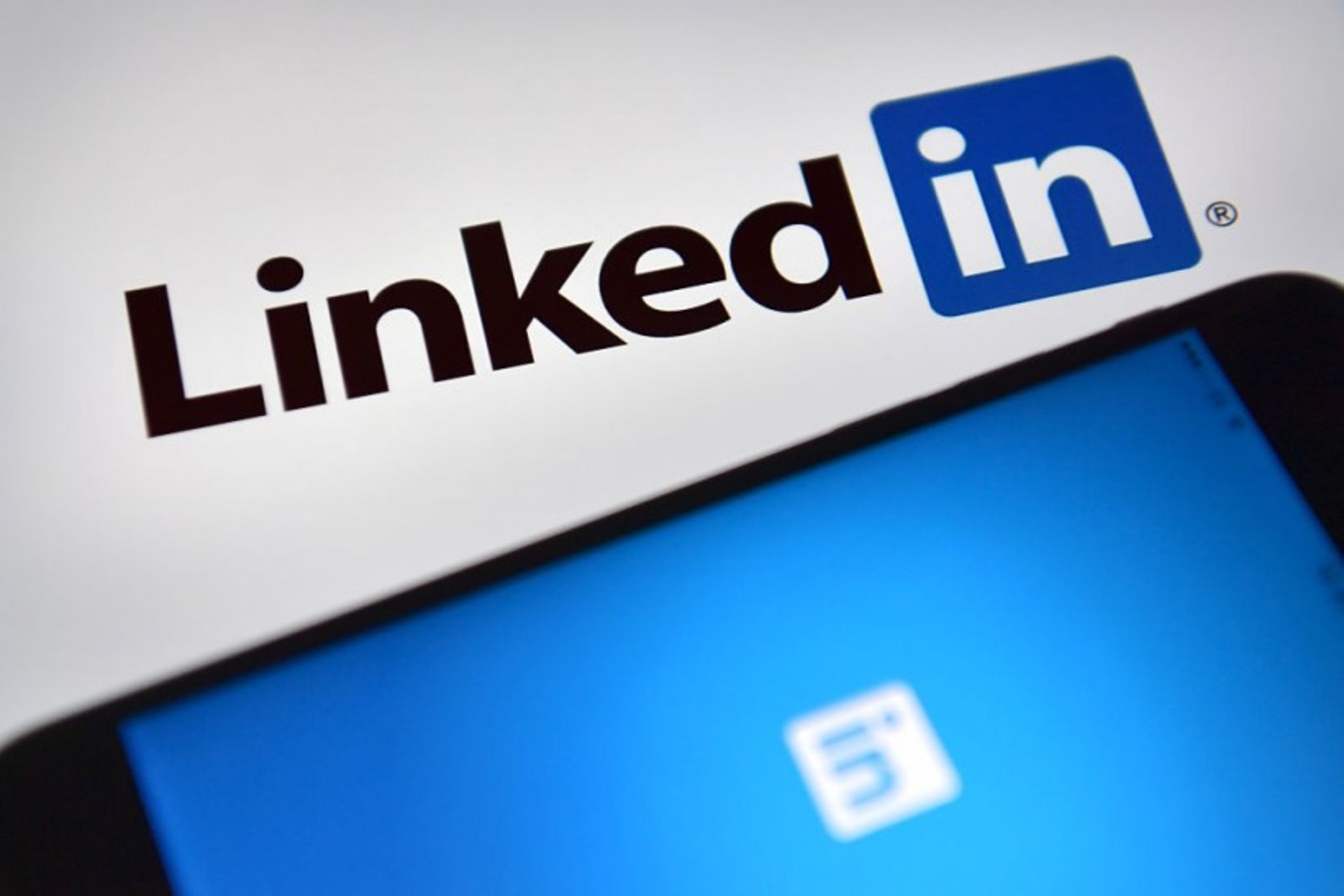 LinkedIn Dives into Influencer Marketing: Leveraging User Base to Address Revenue Stagnation
